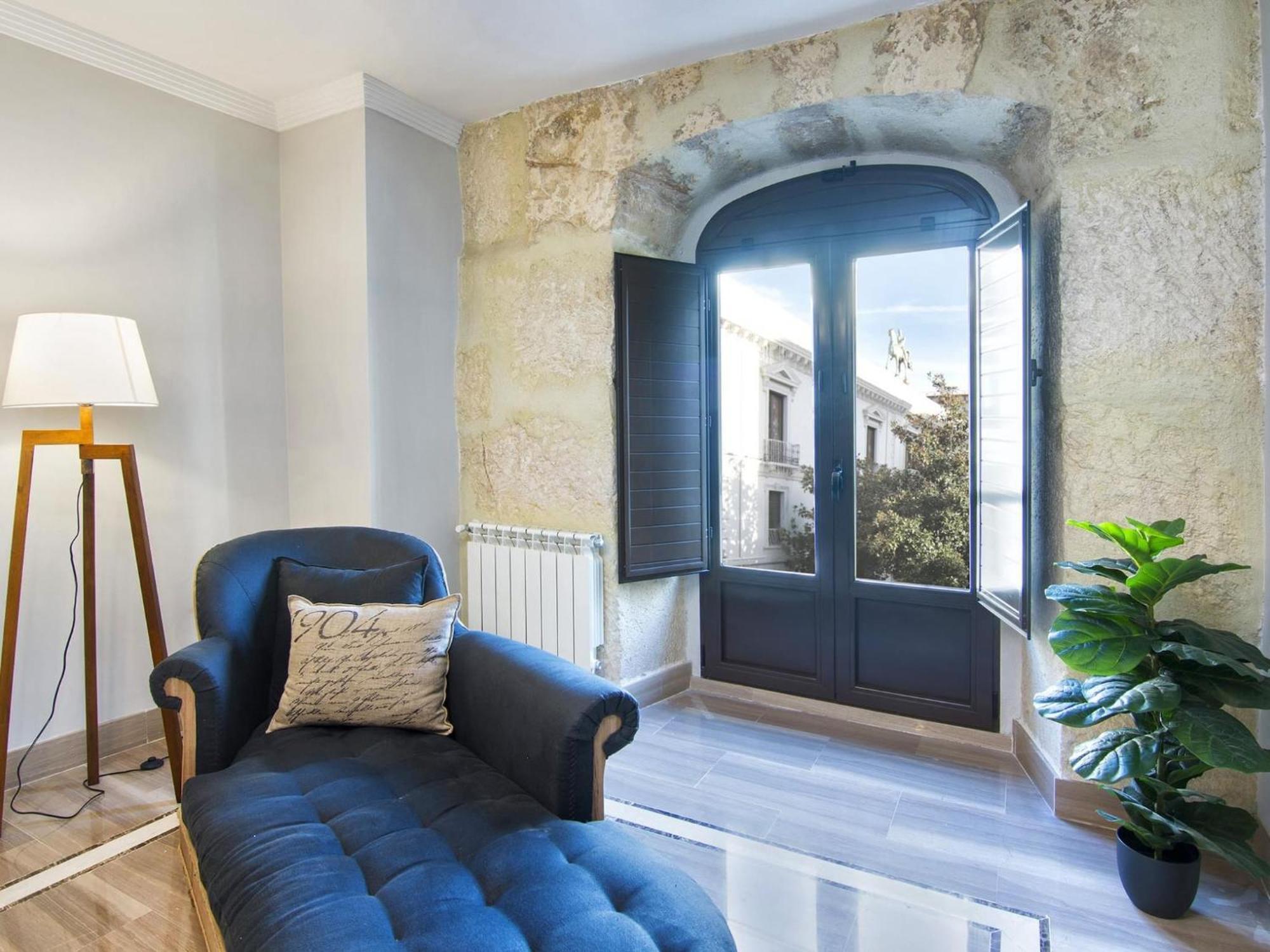 Elegant Town Hall Apartment With Views Гранада Экстерьер фото
