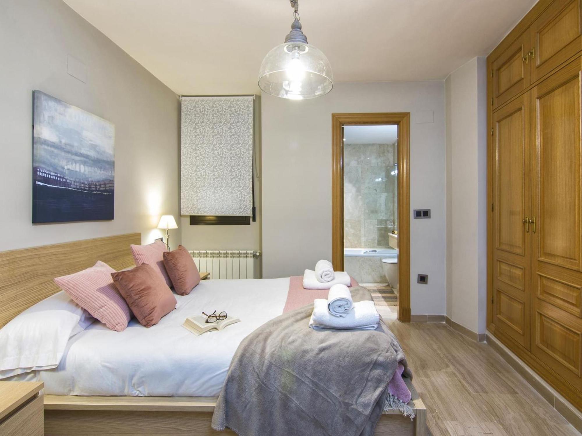Elegant Town Hall Apartment With Views Гранада Экстерьер фото