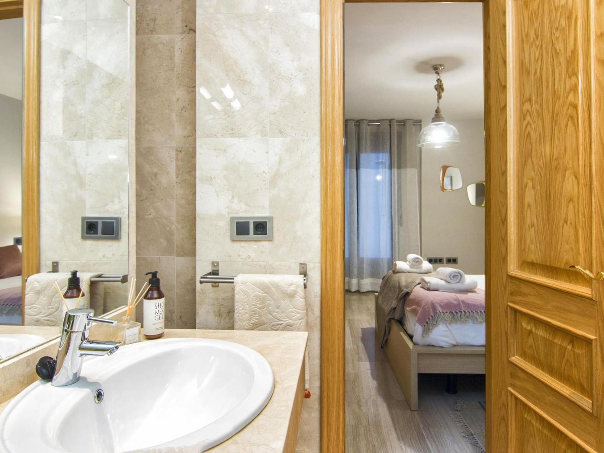Elegant Town Hall Apartment With Views Гранада Экстерьер фото